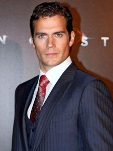 Henry_Cavill_3,_2013_(cropped)